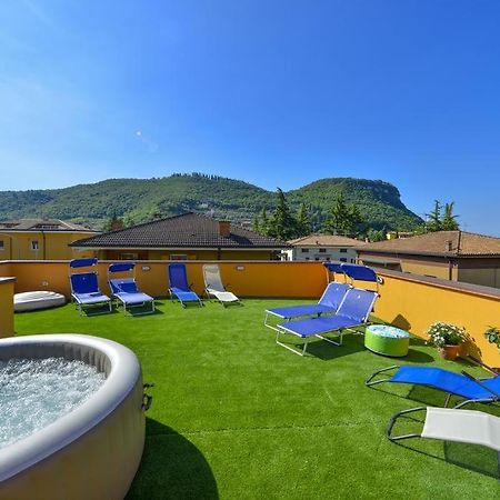 La Terrazza Sul Garda Hotel Екстериор снимка